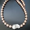 Colier elegant piersica cu perla mare Baroc si Mallorca
