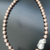 Colier elegant piersica cu perla mare Baroc si Mallorca